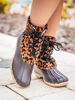 Rain or snow, these boots will be an instant fav because they offer the warmth, water protection, and grippy traction of a good quality boot, along with a comfortable over-the-ankle fit that's easier to move around in than a regular snow boot. These booties have a leopard print to make it your stylish go-to boot. Medium width. True to size.