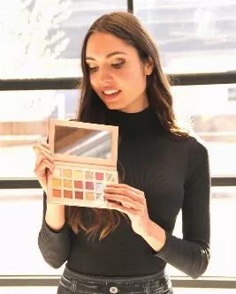 <p>Popular, Charming and Innovative. Fish Scale HD Palette brings together 18 insanely Pigmented Shades for infinite possibilities to flatter any skin tone.</p><p>Embellish your eyes in Glitter Blues, Rich Yellow and Hot Red as beautiful as you are. Brings a whole new level of glam!</p><p>Reveal your unique brilliance with NEW Fish Scale Palette. Create beautiful makeup looks Now!</p>