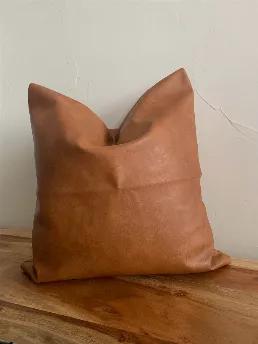100% Faux leather pillow covers add a humane way to update any space! Stay on top of the trends while keeping your conscious clean. <br>

Sizes: 18x18 in <br>


*pillow insert NOT included