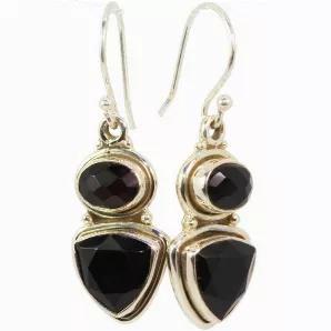 <h4>- Genuine Black Onyx, faceted gemstone </h4>
<h4>- Sterling Silver </h4>
<h4>- Dazzling, deep black color stone </h4>
<p><strong>-  Full drop is 1.50 inches and the width is .50 inches </strong></p>
<h4>- Stone size OVAL 8 mm x 6 mm  <br>- Stone size TRILLION 10 mm x 10 mm</h4>
<p><strong>﻿- The trillion faceted cut enhances the stone's sparkle with brilliance! </strong></p>
<h4>-  Total weight of earrings : 7.5 grams</h4>
<h4>- Traditional earring hooks</h4>
<p><strong>﻿- Bez