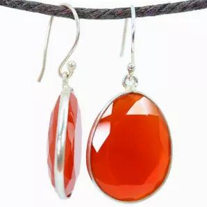 <h4>- Genuine Carnelian, faceted gemstone </h4>
<h4>- Sterling Silver </h4>
<h4>- Gorgeous reddish brown oval</h4>
<h4>-  The full drop is 1.50 inches and the width is .75 inches </h4>
<h4>-  Stone size 20 mm x 15 mm  </h4>
<h4>-  Total weight of earrings: 8.4 grams</h4>
<p><strong>- Bezel set</strong></p>
<h4>- Traditional earring hooks</h4>
<p><strong>﻿- Artisan handmade</strong></p>