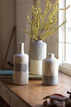 This set of ceramic bottles will be a great addition to your entryway or accent tables. With their beautiful grey and white detail, they will blend with any D?cor!