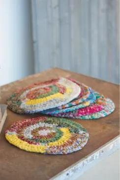 These placemats give life to scraps of remnants of fabric that would otherwise be discarded. Give your table a unique sense of color and enjoy a boho look. Perfect for an outdoor summer party or gathering.