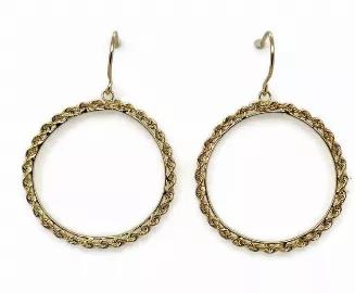 These classy earrings are wrapped in beautiful rope chain and dangle to just the right lenth!<br> 
14K gold<br>
1.21 grams<br> 
1"L x 1"W