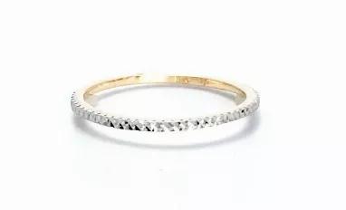 This 14 Gold, two tone band is diamont cut throughout for that special sparkle! The perfect dainty diamond look without the precious price. <br>
Availble in size 8 <br>
Band Thickness: 1.22 mm<br> 
Weight: 1.22 grams