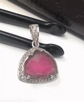 <p>Sterling Silver Natural Watermelon Tourmaline Slice Pave Diamond Pendant .</p> <p>** HANDMADE PENDANT**<br> SIZE : 27mm x 18.75mmx 7mm ( including Bail)<br> GEMSTONE : NATURAL PINK TOURMALINE SLICE<br> ORIGIN : AFGANISTHAN<br> TREATMENT : NO TREATMENT<br> METAL : 925 STERLING SILVER<br> DIAMOND WEIGHT : 0.31 CT's<br> DIAMOND COLOR. : I-J COLOR<br> DIAMOND : GENUINE DIAMONDS<br> SETTING : PAVE SETTING<br> **All Measurements are close approximations**</p> <p>This exclusive beautiful Handmade Ge