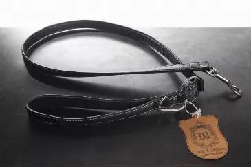 Beautiful vegan ostrich skin. Matching the Ostrich collar and harness. A leash is 4 ft long.<br><br>Black Leash 5/8 " <br>