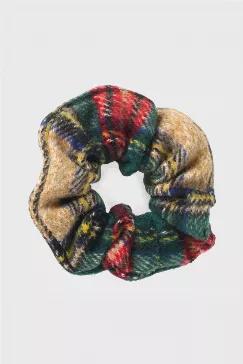 Tartan plaid wide scrunchie. Looks great with your casual looks, and even with a touch of leopard. This plaid compliments animal prints. 100% polyester.