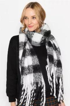 <span data-mce-fragment="1">Thick and cozy buffalo check scarf. So soft and cuddly! 88"long x 20" wide. 100% polyester.</span><br data-mce-fragment="1"><span data-mce-fragment="1"> </span>