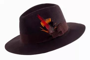 Chocolate wool felt fedora with grosgrain fabric and removable feather.<br>

Material: 100% Wool Feltr.<br>
Size: M/L and L/XL r.<br>
Brim: 3.5" Stiff Brimr.<br>
Removable  Logo Pin
